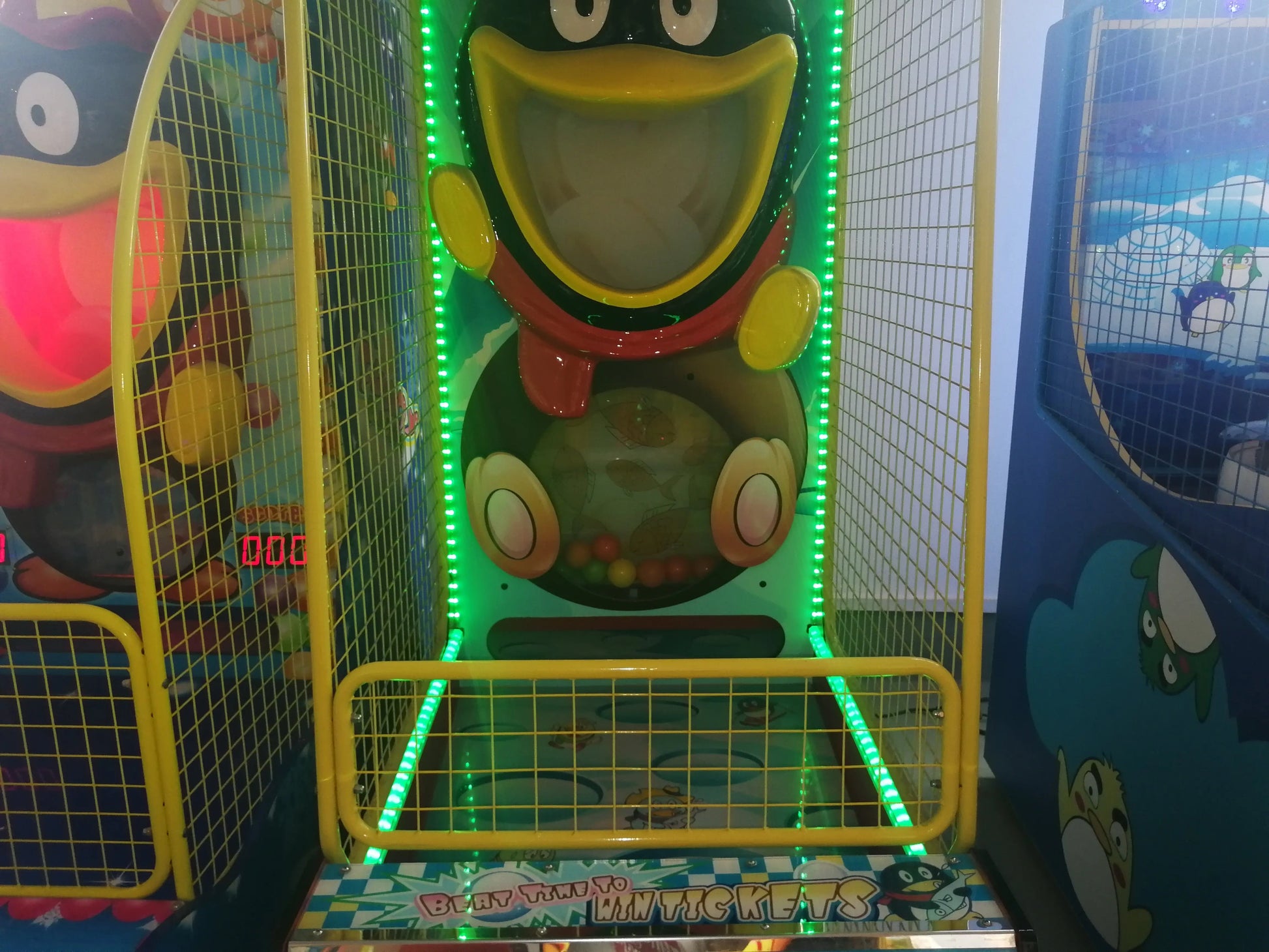 Funny-pengiun-Lottery-game-machine-Amusement-Coin-Operated-Ticket-Redemption-Electronic-games-for-kids-Tomy-Arcade