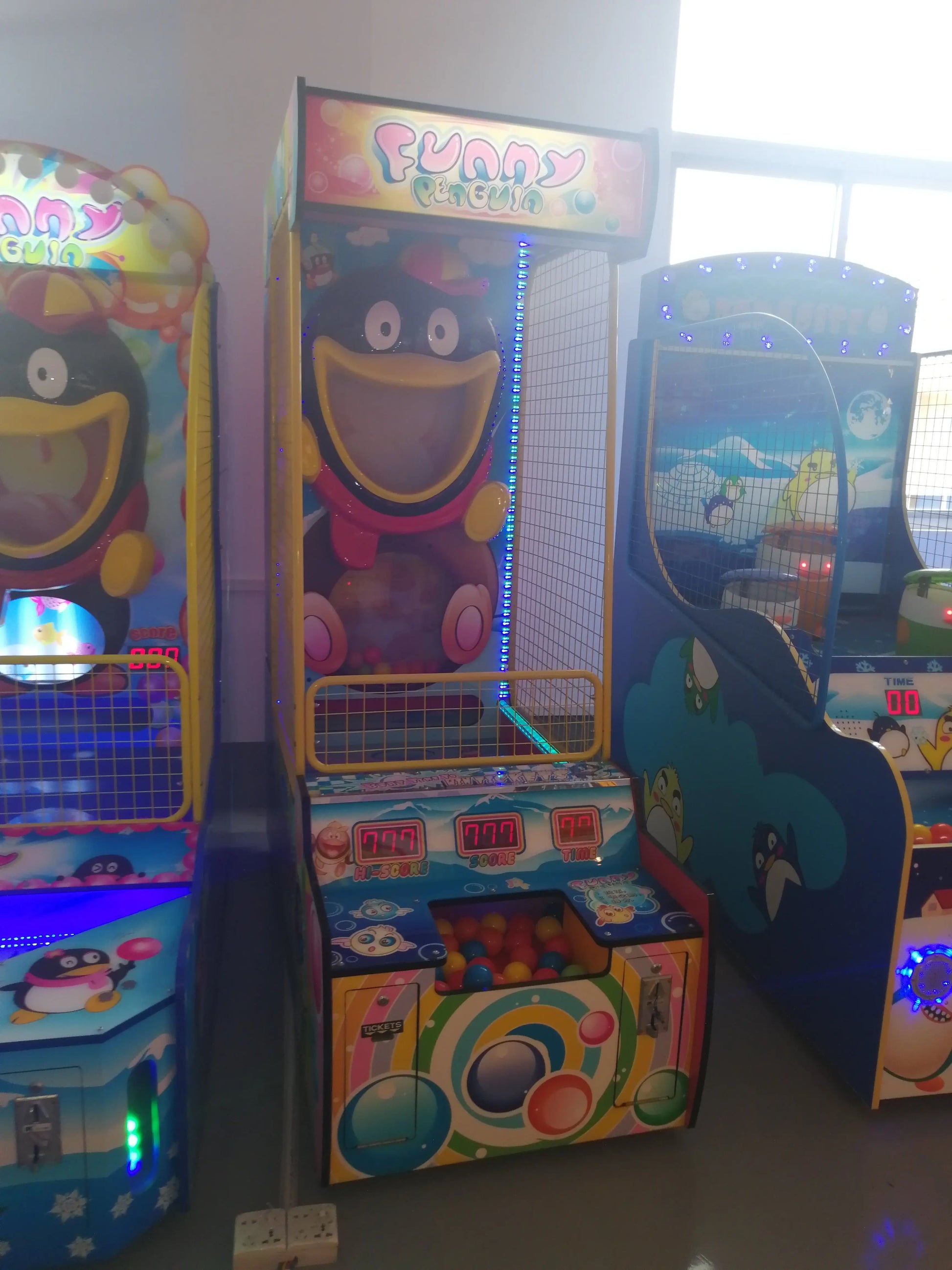 Funny-pengiun-Lottery-game-machine-Amusement-Coin-Operated-Ticket-Redemption-Electronic-games-for-kids-Tomy-Arcade