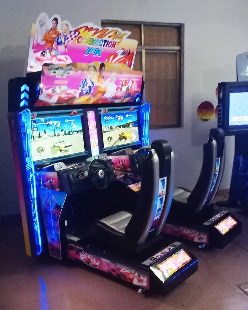 Classic-Connection-Outrun-car-race-games-simulator-double-players-arcade-Coin-Operated-game-machine-Tomy-Arcade