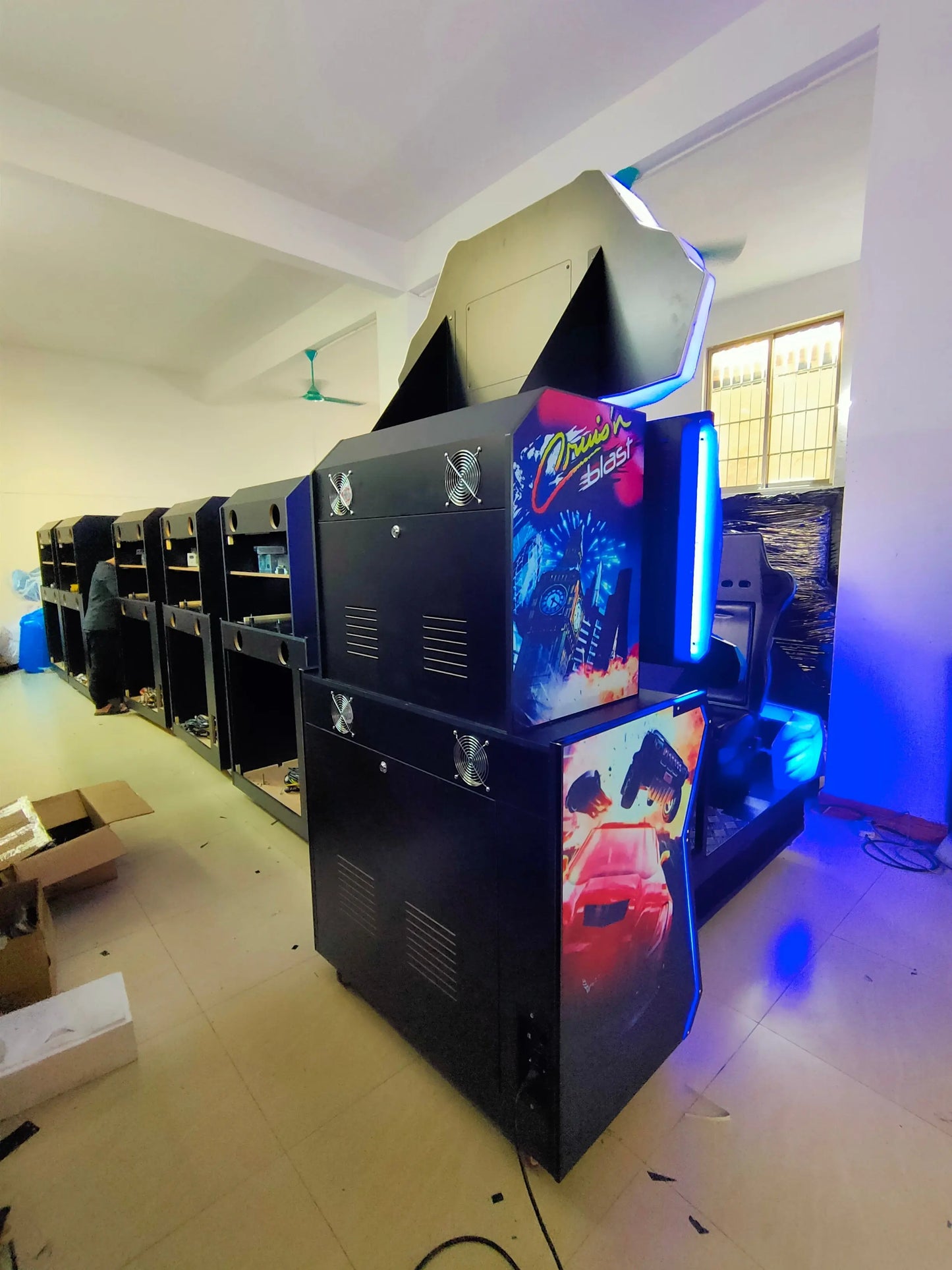 Cruising-Blast-Racing-Game-Machine-Cruis'n-Blast-Simulator-Racing-Car-Dynamic-Storm-game-Tomy-Arcade