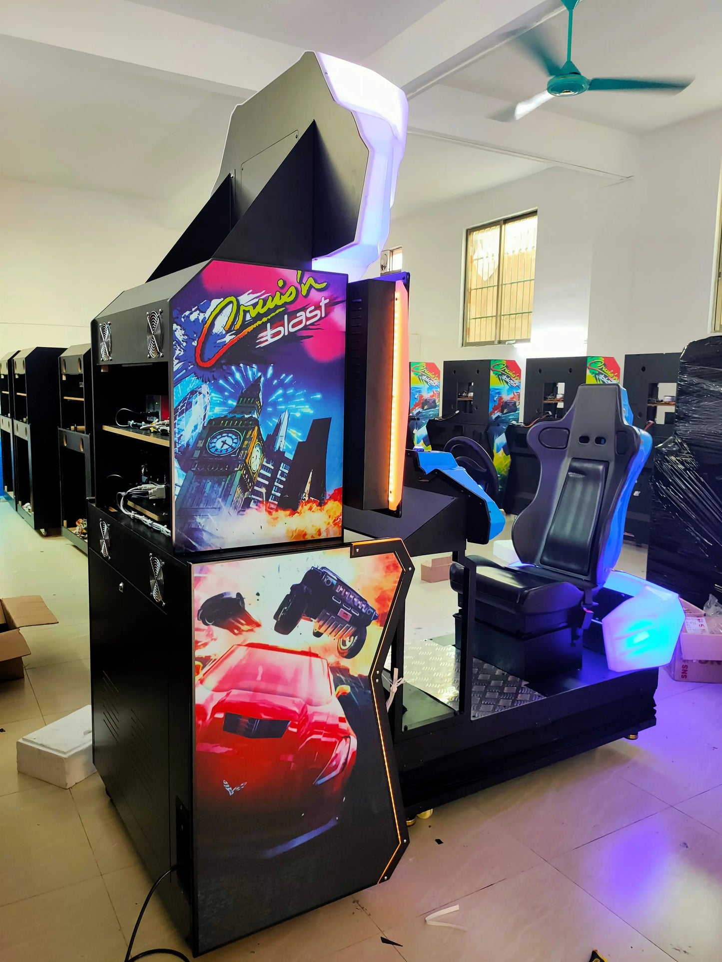 Cruising-Blast-Racing-Game-Machine-Cruis'n-Blast-Simulator-Racing-Car-Dynamic-Storm-game-Tomy-Arcade