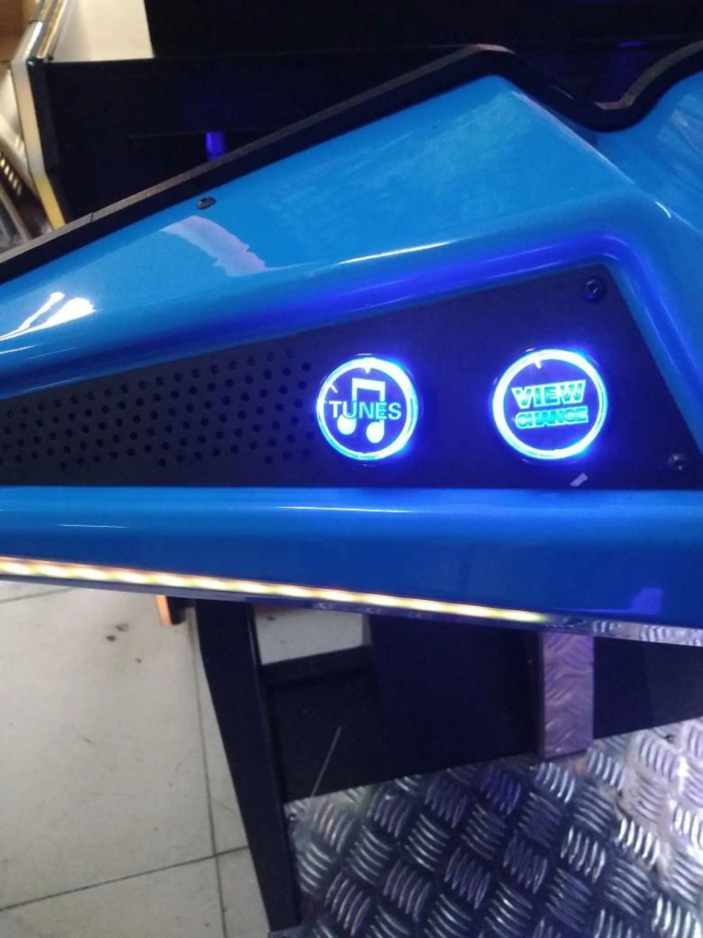 Cruising-Blast-Racing-Game-Machine-Cruis'n-Blast-Simulator-Racing-Car-Dynamic-Storm-game-Tomy-Arcade