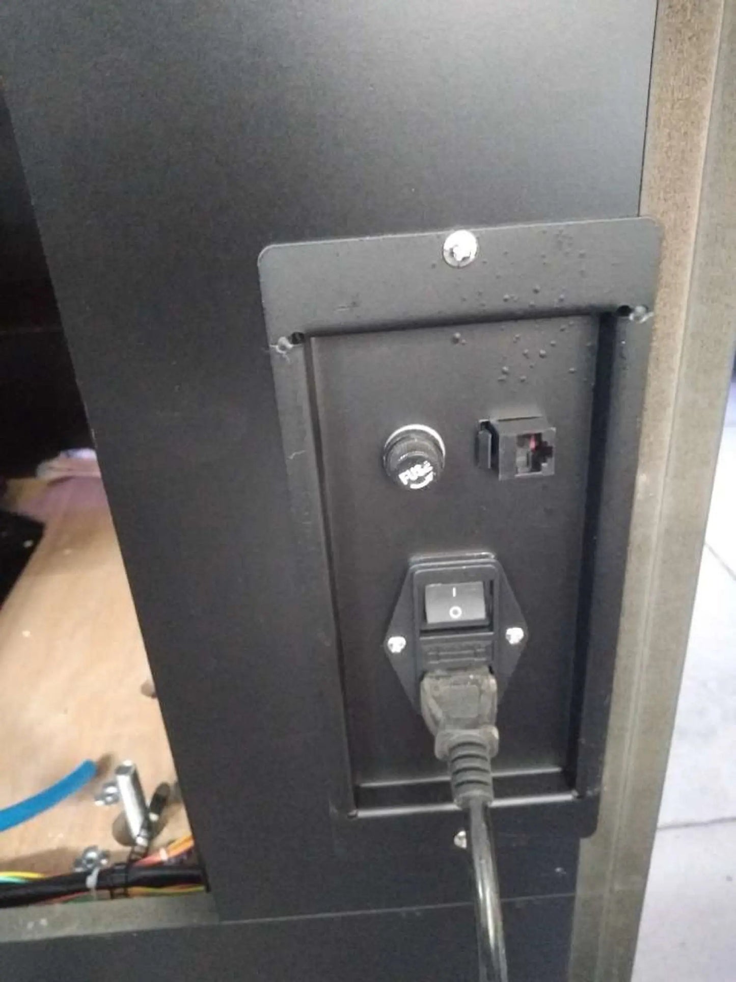 Cruising-Blast-Racing-Game-Machine-Cruis'n-Blast-Simulator-Racing-Car-Dynamic-Storm-game-Tomy-Arcade