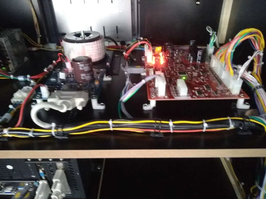 Cruising-Blast-Racing-Game-Machine-Cruis'n-Blast-Simulator-Racing-Car-Dynamic-Storm-game-Tomy-Arcade