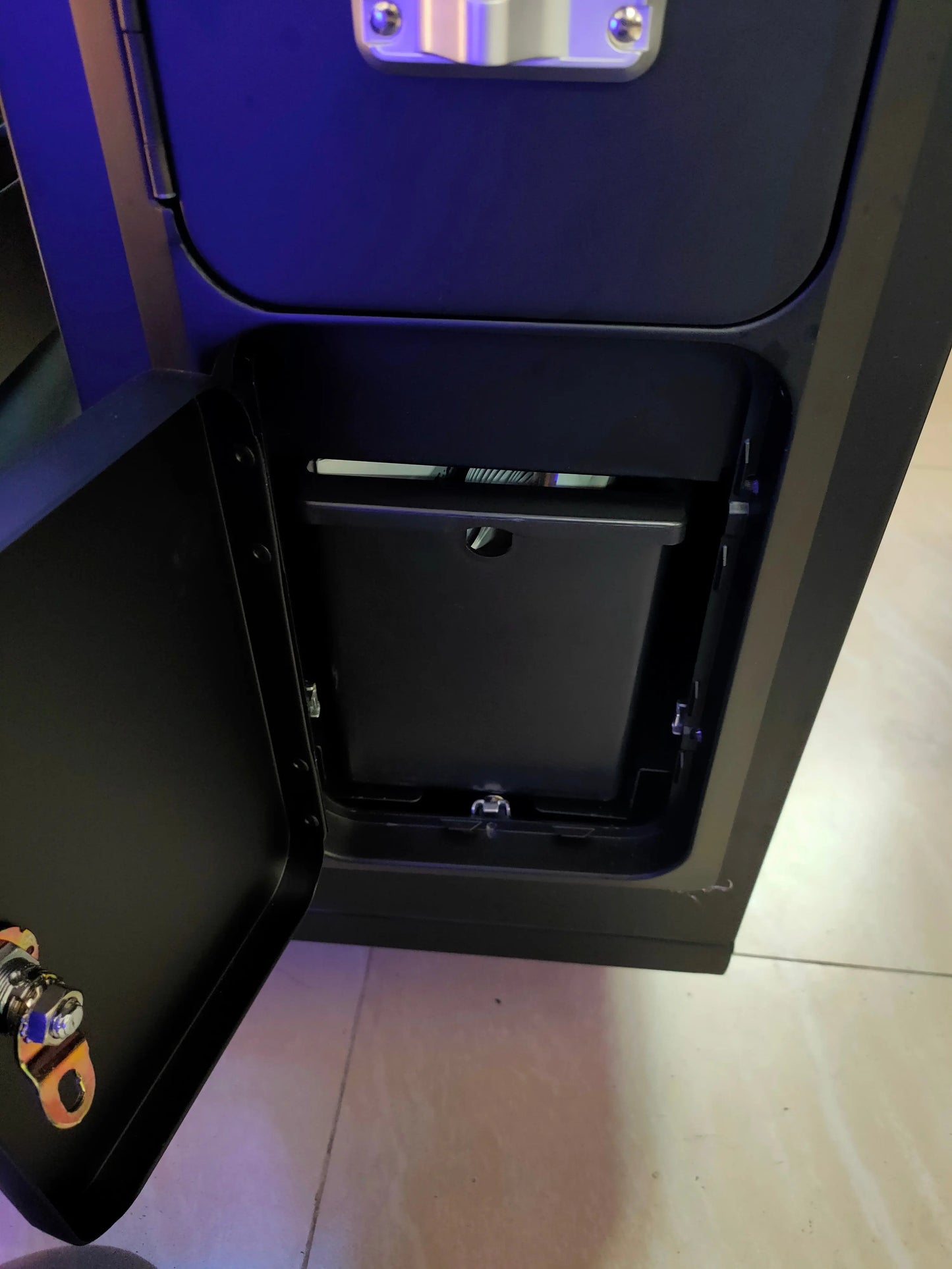 Cruising-Blast-Racing-Game-Machine-Cruis'n-Blast-Simulator-Racing-Car-Dynamic-Storm-game-Tomy-Arcade