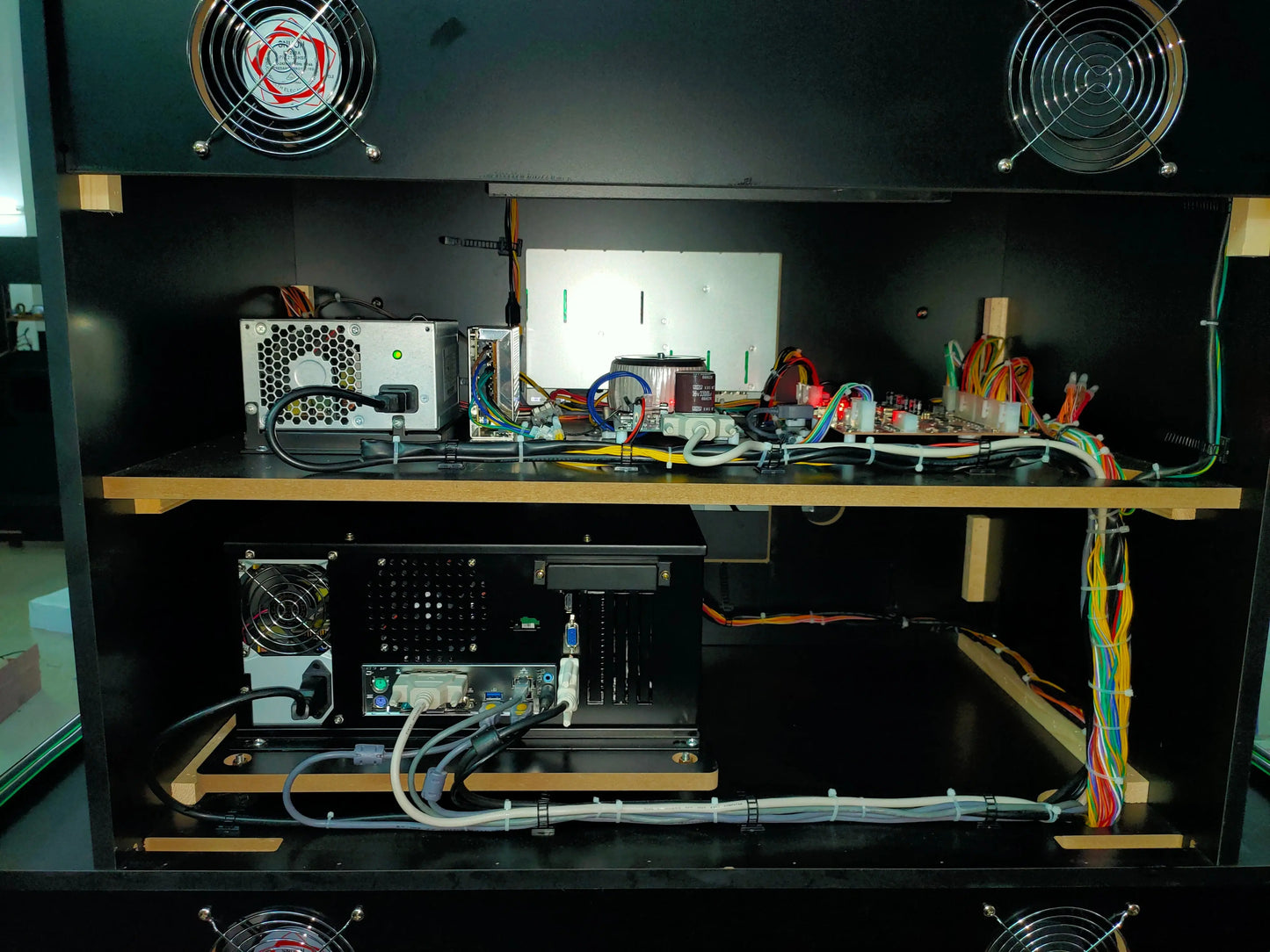 Cruising-Blast-Racing-Game-Machine-Cruis'n-Blast-Simulator-Racing-Car-Dynamic-Storm-game-Tomy-Arcade