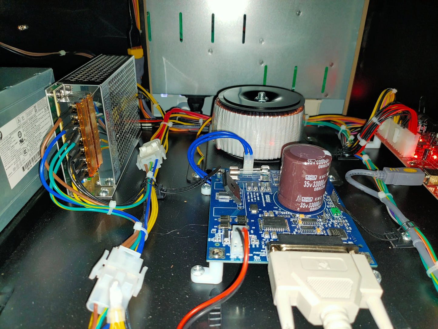 Cruising-Blast-Racing-Game-Machine-Cruis'n-Blast-Simulator-Racing-Car-Dynamic-Storm-game-Tomy-Arcade