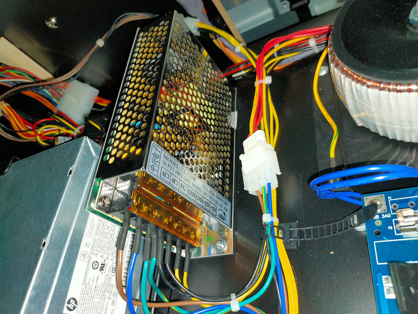 Cruising-Blast-Racing-Game-Machine-Cruis'n-Blast-Simulator-Racing-Car-Dynamic-Storm-game-Tomy-Arcade