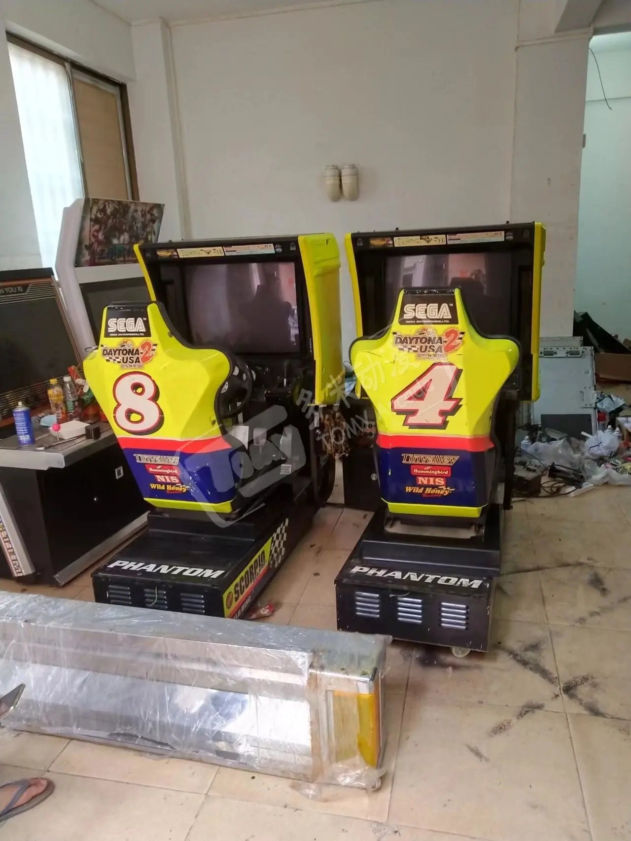 Daytona-USA-2-racing-car-Twin-Battle-on-the-edge-video-racing-arcade-games-Tomy-Arcade