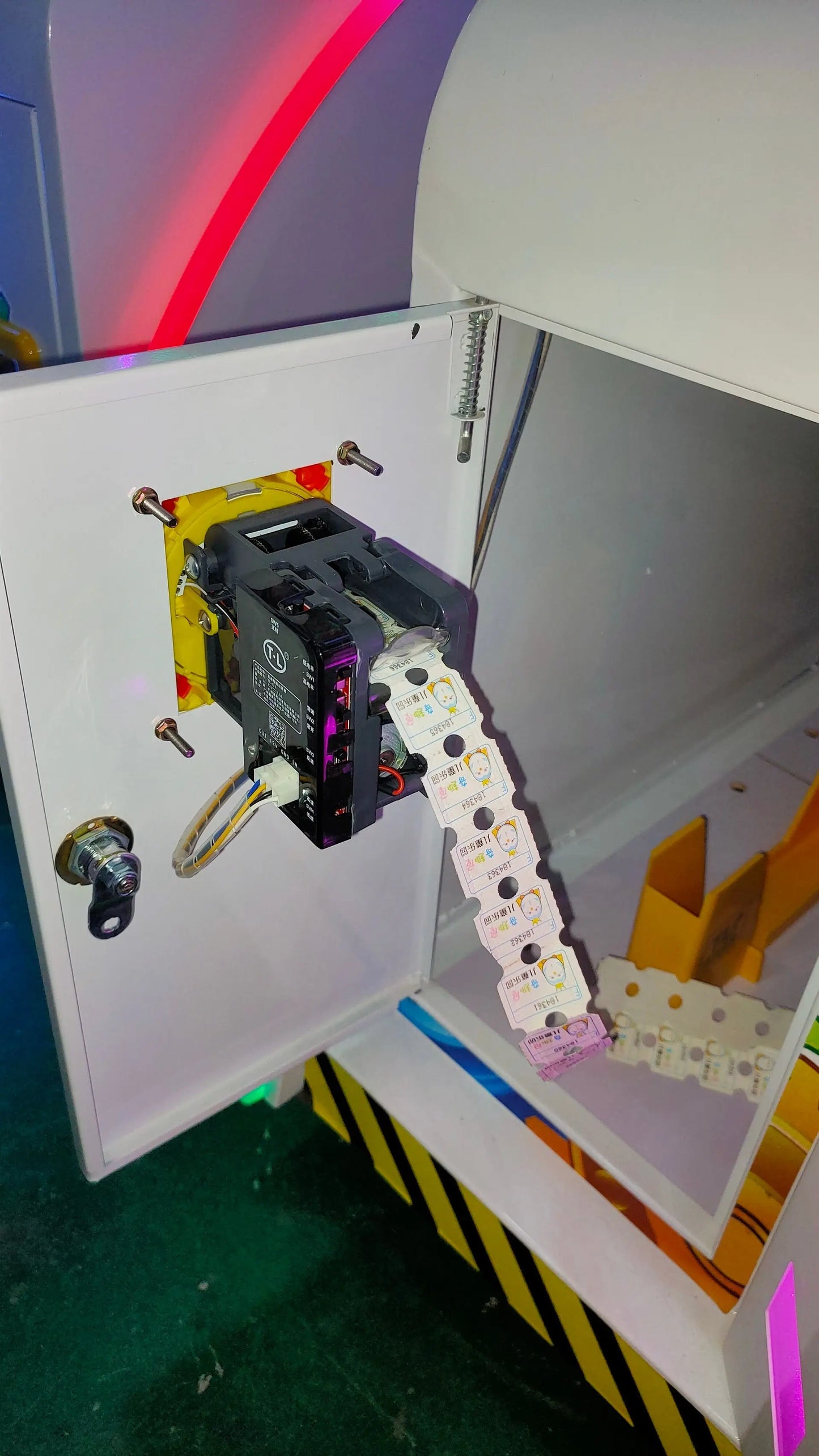 The-Mechanic-Luck-gear-Lottery-games-tickets-Redemption-Arcade-game-machine-Hot-Selling-Tomy-Arcade