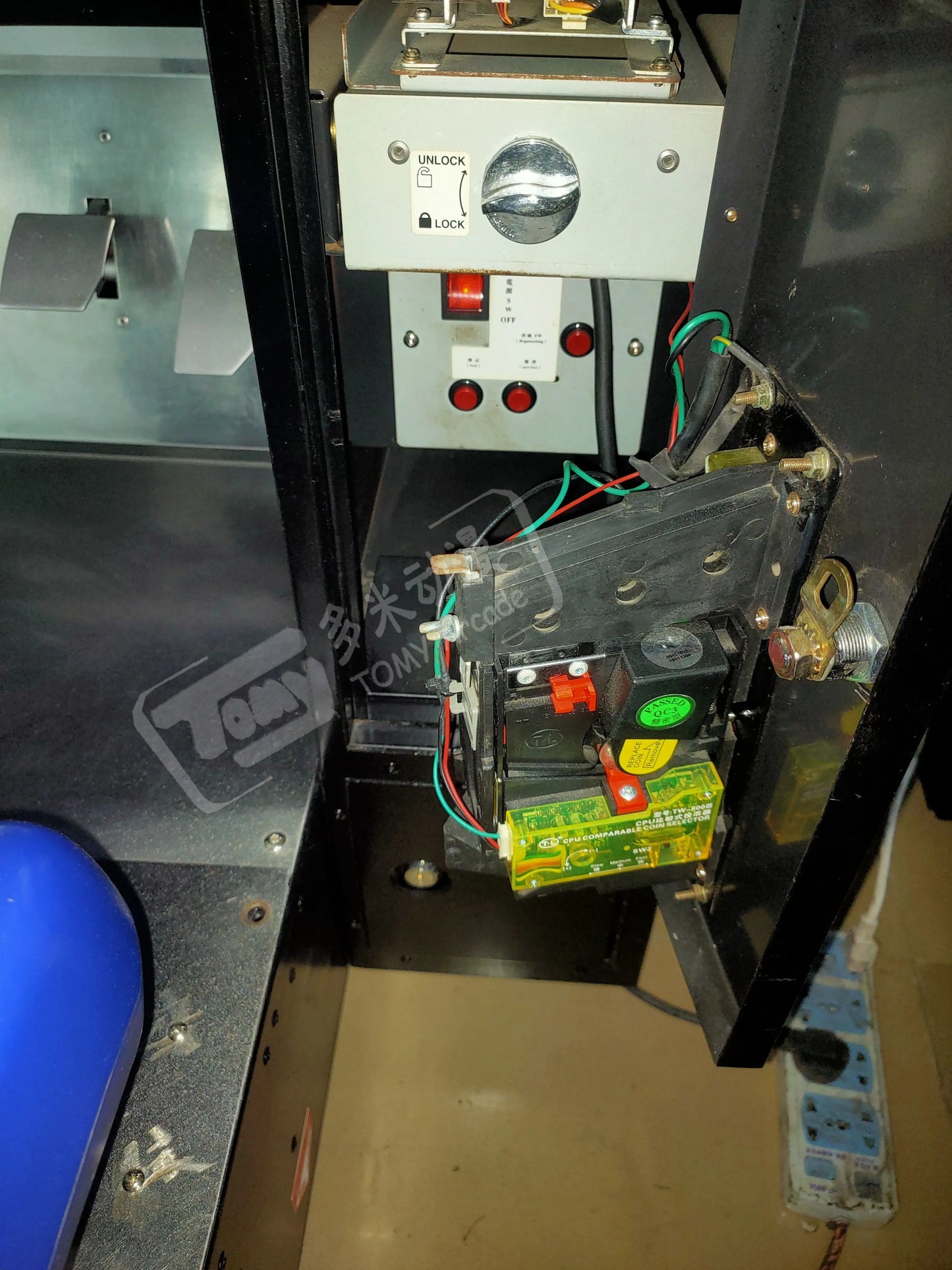 mario-kart-gp2-arcade-japan-racing-arcade-game-machine-Tomy-Arcade