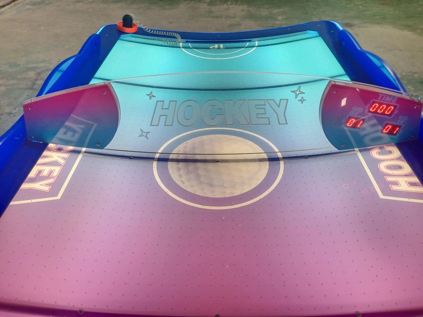 Curved-Surface-Air-Hockey-Arcade-Game-Machine-Classic-Sport-Air-Hockey-Table-Tomy-Arcade