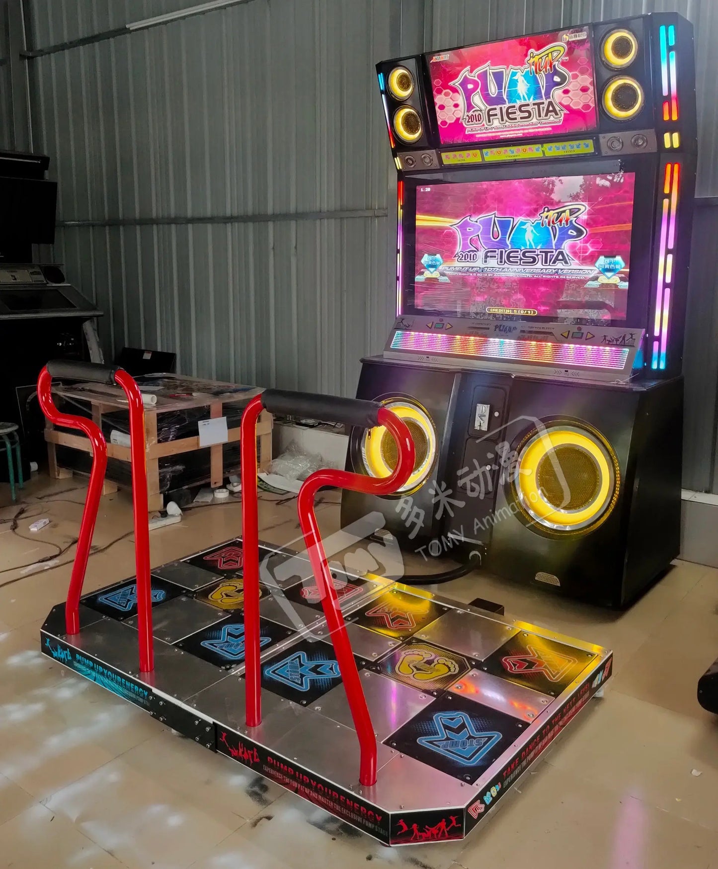 pump-it-up-fiesta-piu-2010-dancing-musice-arcade-game-machine-Tomy-Arcade