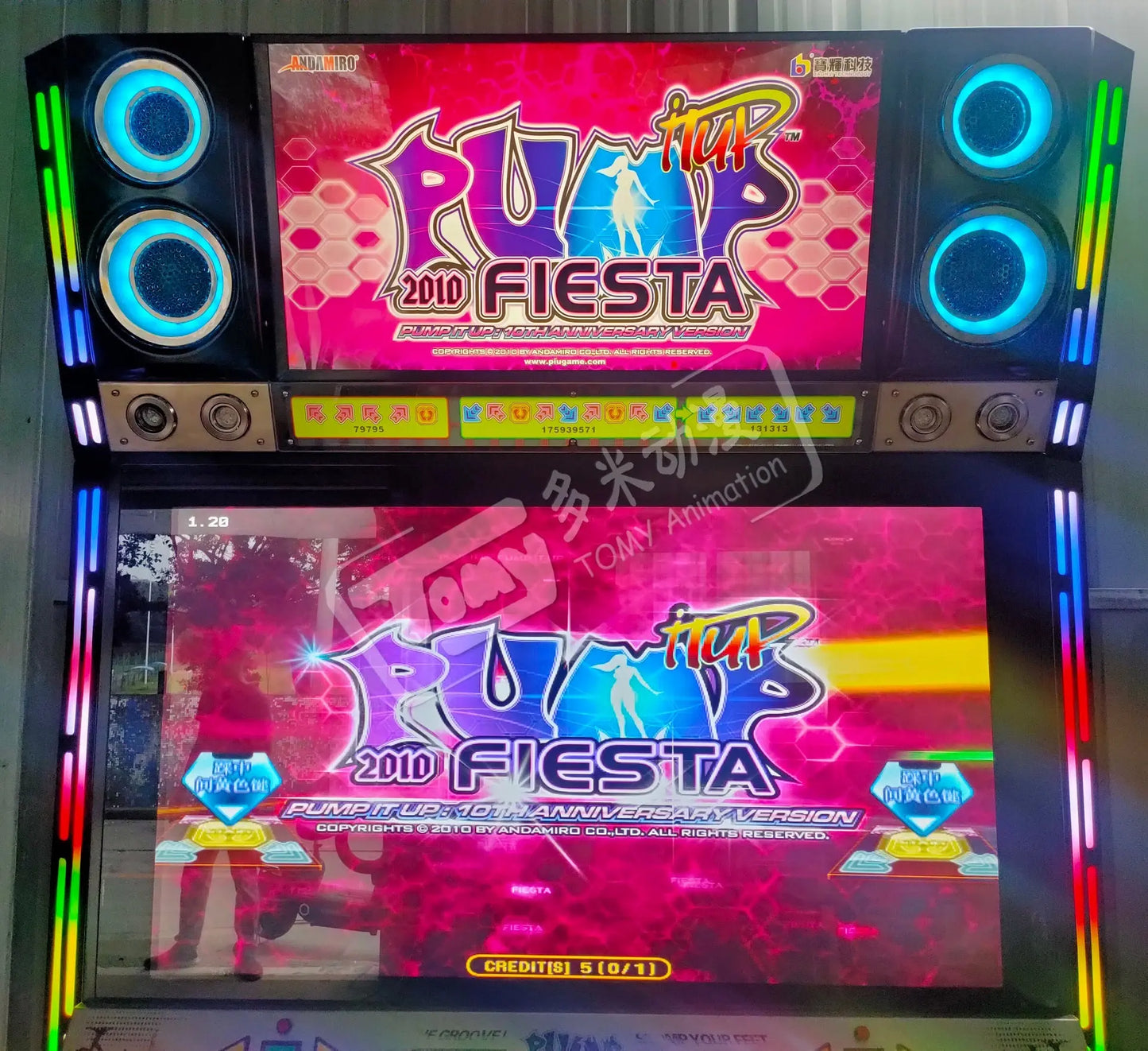 pump-it-up-fiesta-piu-2010-dancing-musice-arcade-game-machine-Tomy-Arcade