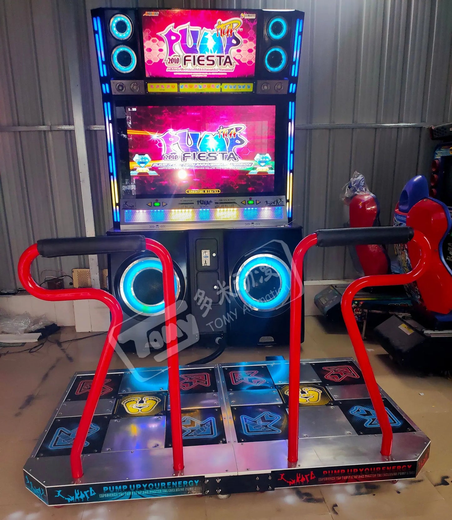 pump-it-up-fiesta-piu-2010-dancing-musice-arcade-game-machine-Tomy-Arcade
