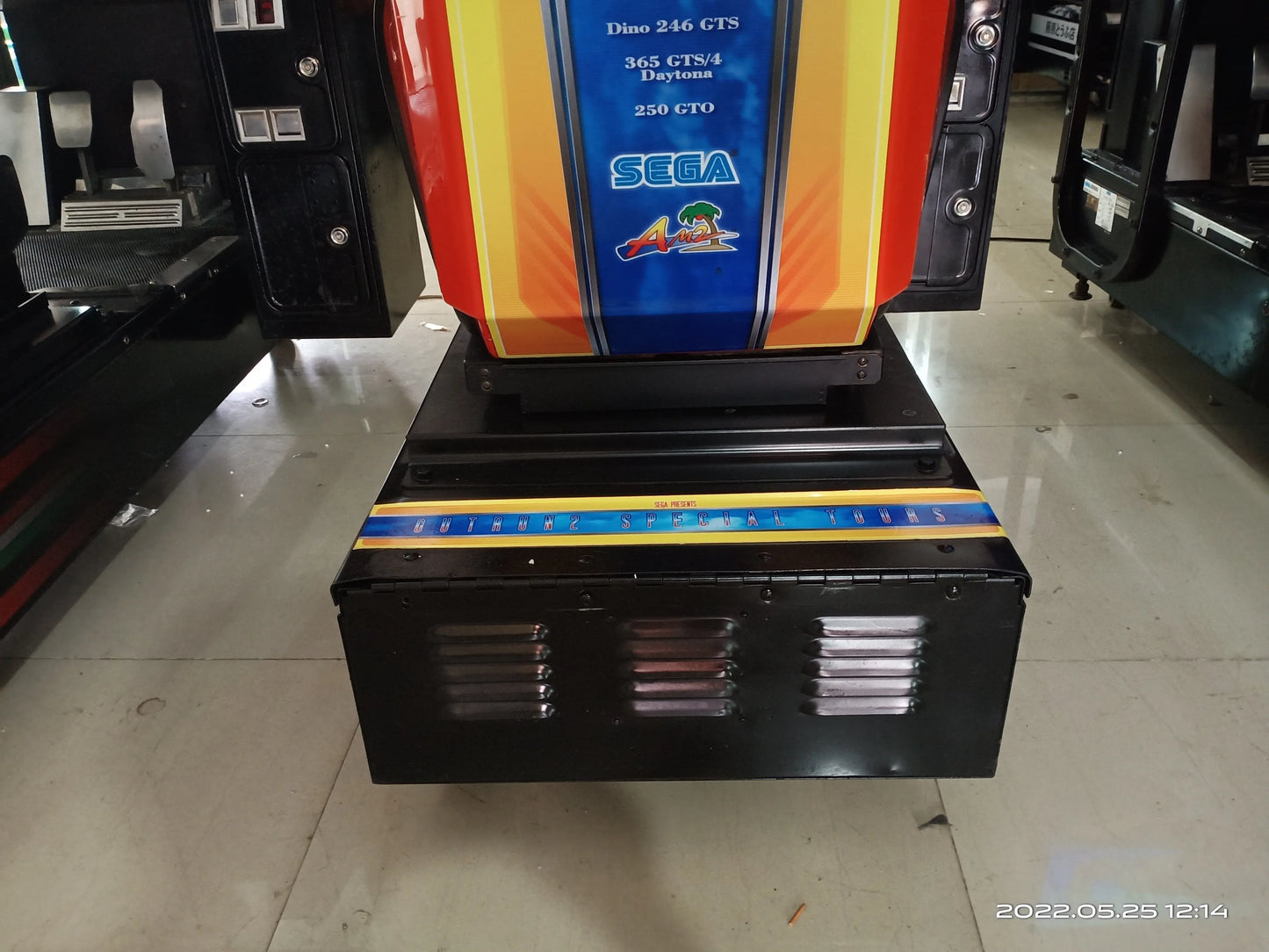 Retro-Outrun-2sp-Racing-car-SEGA-AM2-game-machine-For-Collector-tomy-arcade