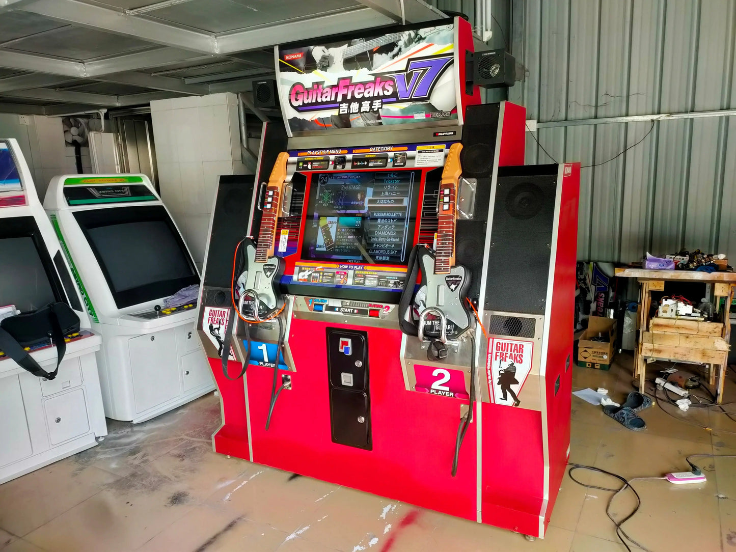 Guitar-Freaks-V-7-Rhythm-Games-Retro-KONAMI-Freaks-V7-Guitar-music-Arcade-Game-machine-Tomy-Arcade