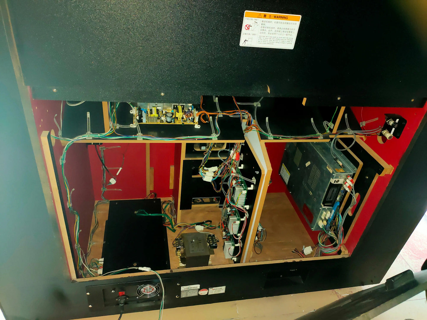 Guitar-Freaks-V-7-Rhythm-Games-Retro-KONAMI-Freaks-V7-Guitar-music-Arcade-Game-machine-Tomy-Arcade