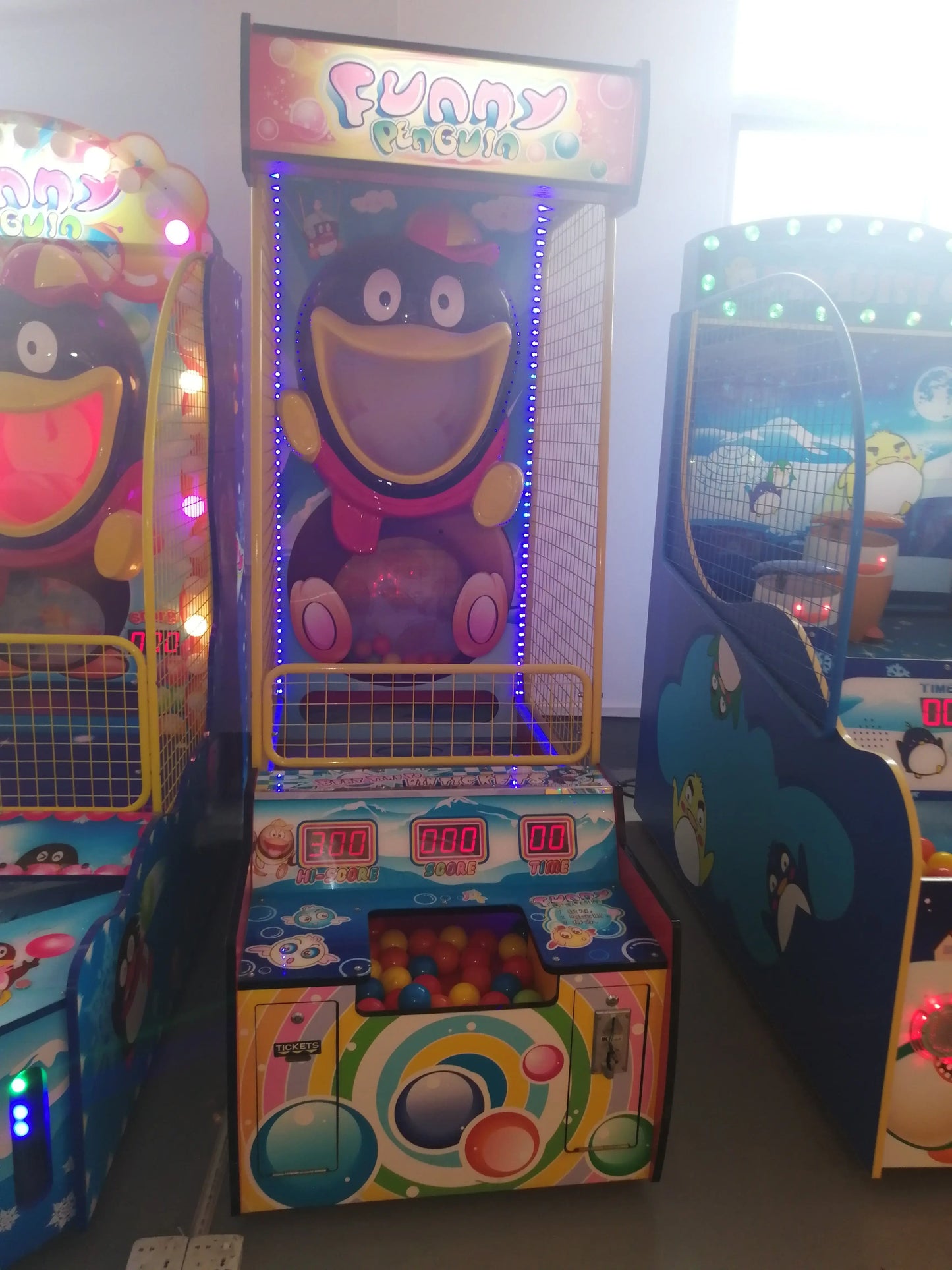 Funny-pengiun-Lottery-game-machine-Amusement-Coin-Operated-Ticket-Redemption-Electronic-games-for-kids-Tomy-Arcade