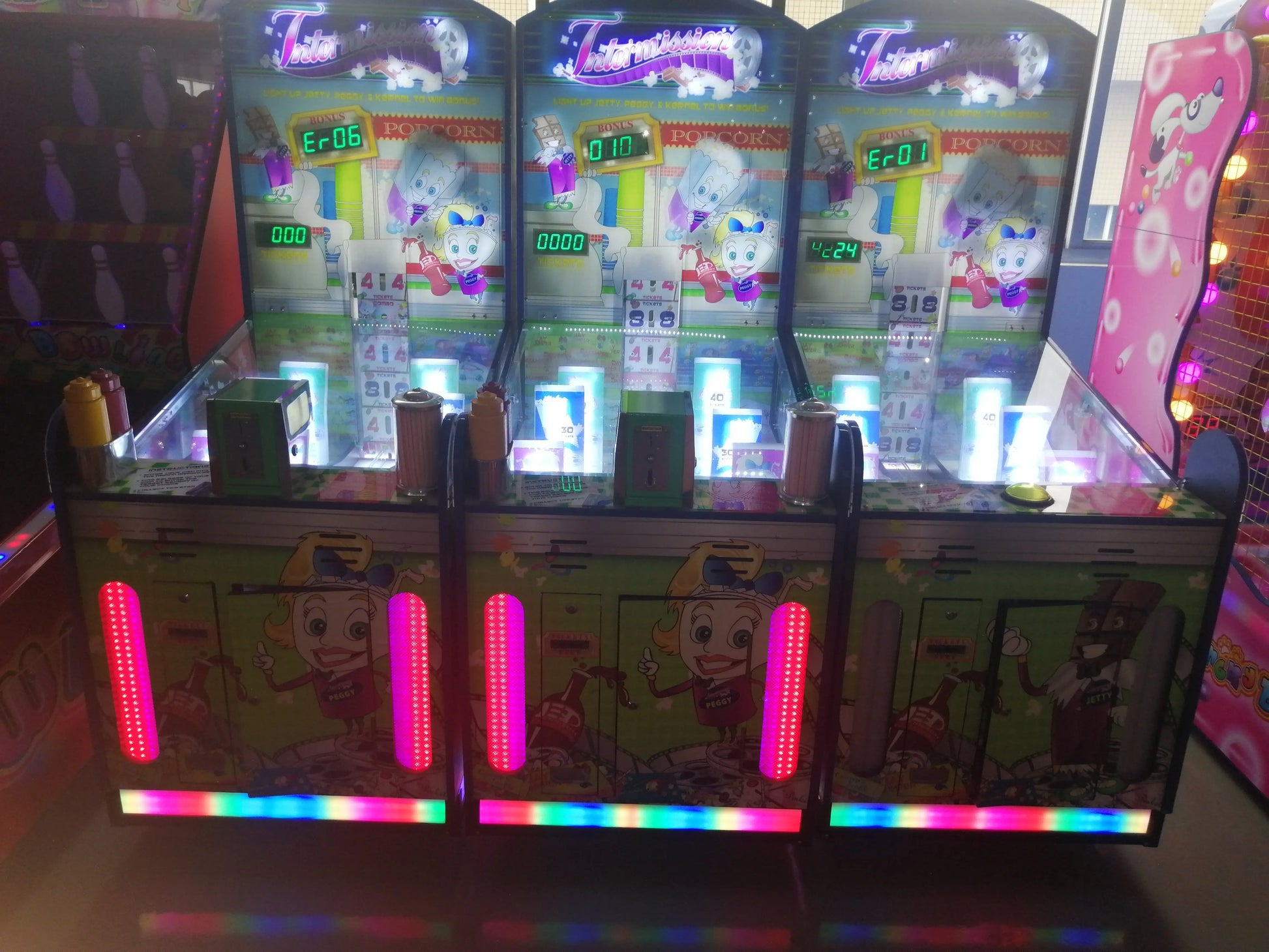 Hollywood-Reels-Tnter-mission-game-machine-Amusement-Coin-Operated-Lottery-Ticket-Redemption-games-Tomy-Arcade