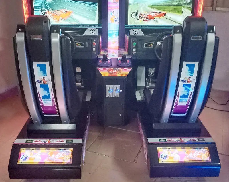 Classic-Connection-Outrun-car-race-games-simulator-double-players-arcade-Coin-Operated-game-machine-Tomy-Arcade