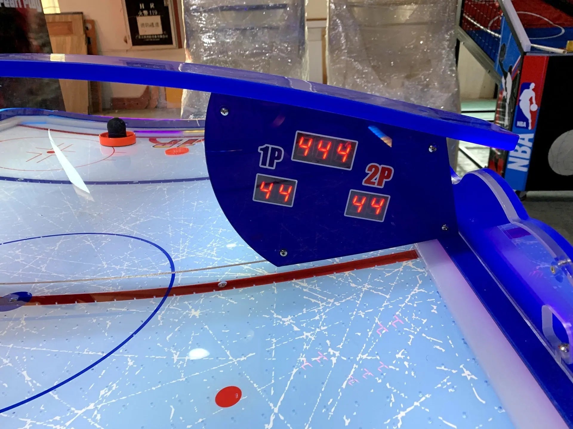 Curved-Surface-Air-Hockey-Arcade-Game-Machine-Classic-Sport-Air-Hockey-Table-Tomy-Arcade