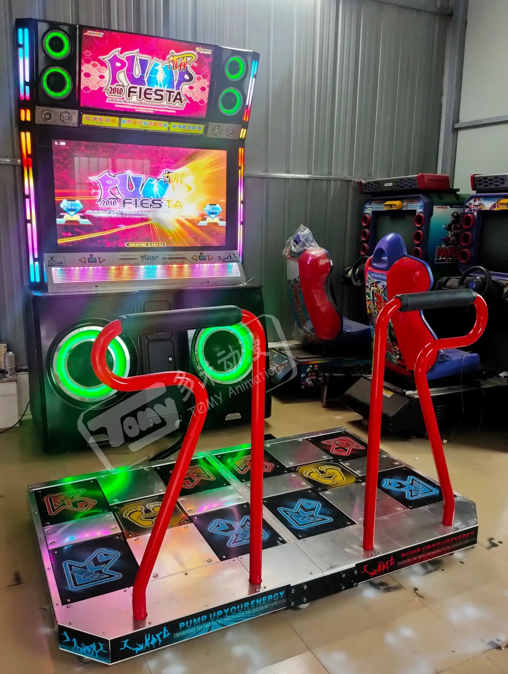 pump-it-up-fiesta-piu-2010-dancing-musice-arcade-game-machine-Tomy-Arcade